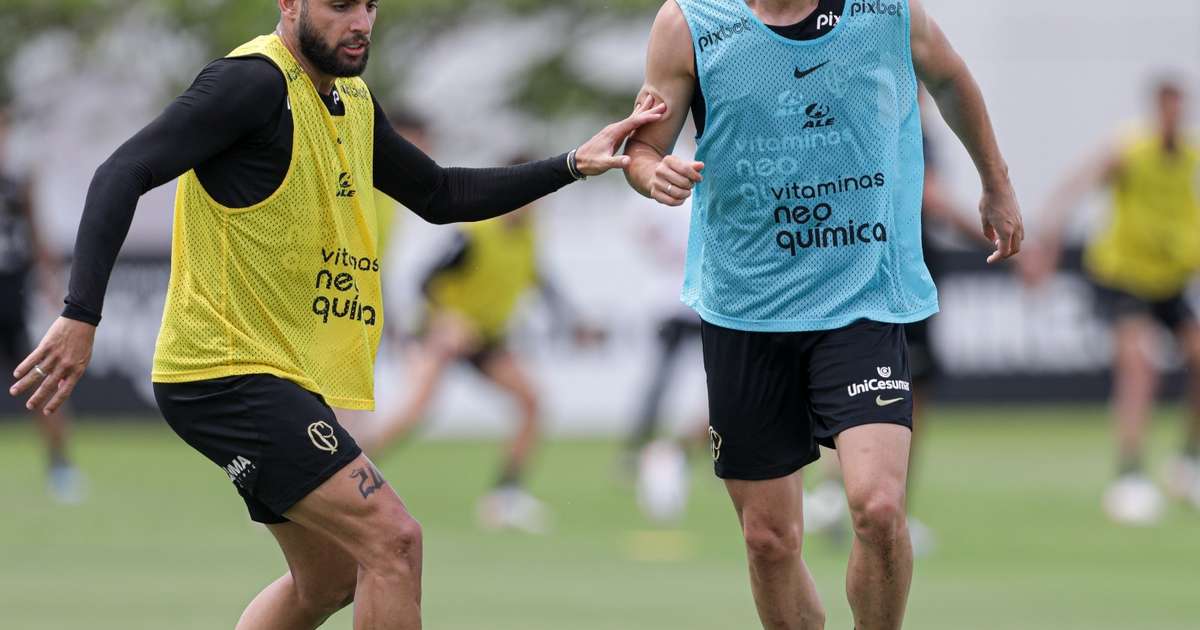 Cássio não participa de treino em campo com restante da equipe