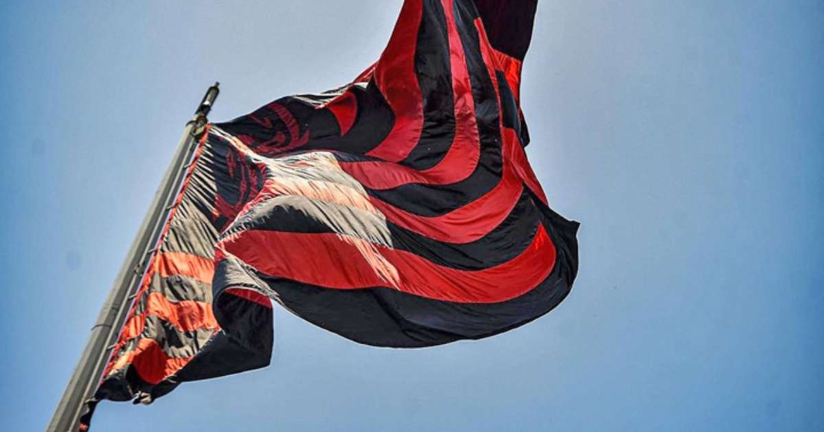 Os parabéns do elenco no aniversário de 128 anos do Flamengo. Assista