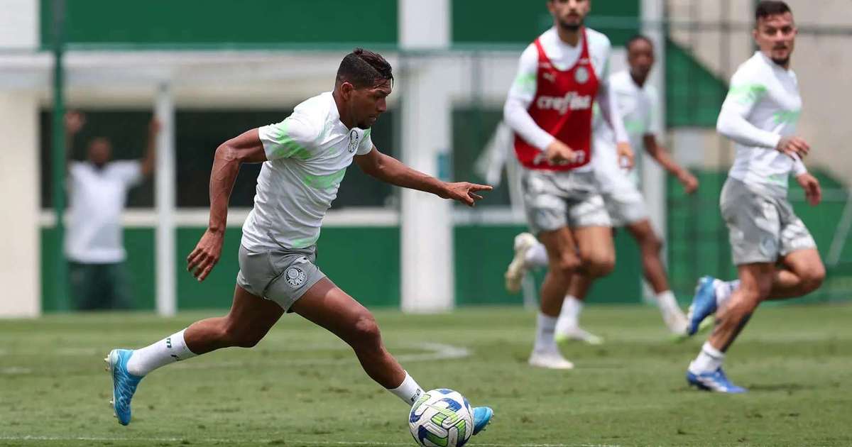 Com a presença de garotos da base, Palmeiras realiza treino com foco na reta final do Brasileirão