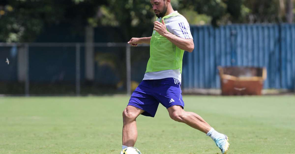 Zagueiro do Cruzeiro confia em retiro para melhorar situação