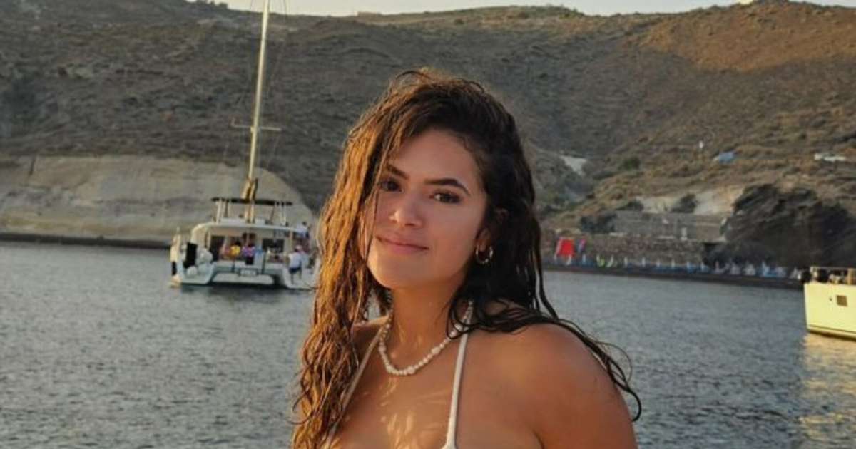 Maisa Silva aposta em biquíni fininho e rouba a cena em praia: 'Cresceu