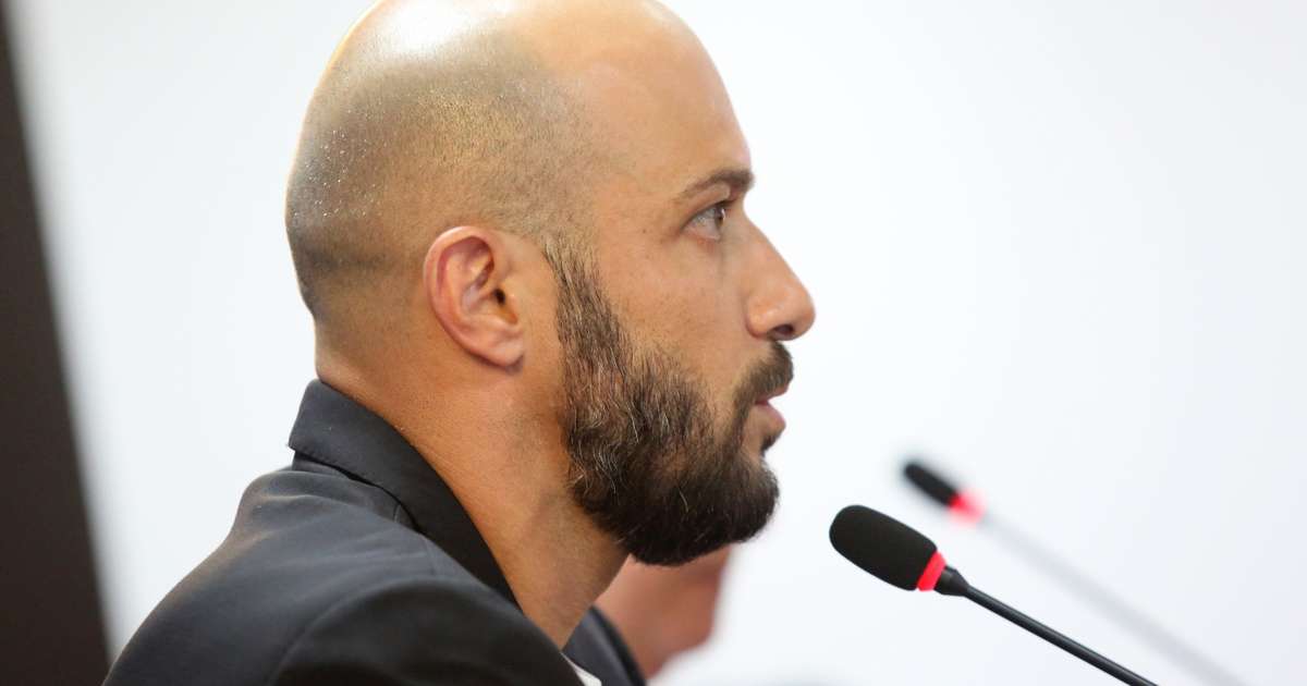 Gerente de futebol do Corinthians é suspenso após confusão no jogo contra o Grêmio