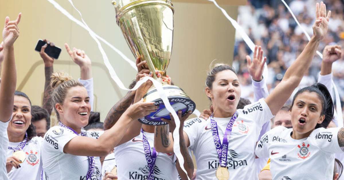 Corinthians feminino bate recorde de títulos em 2023 e chega a 17 na  história; veja galeria completa, corinthians