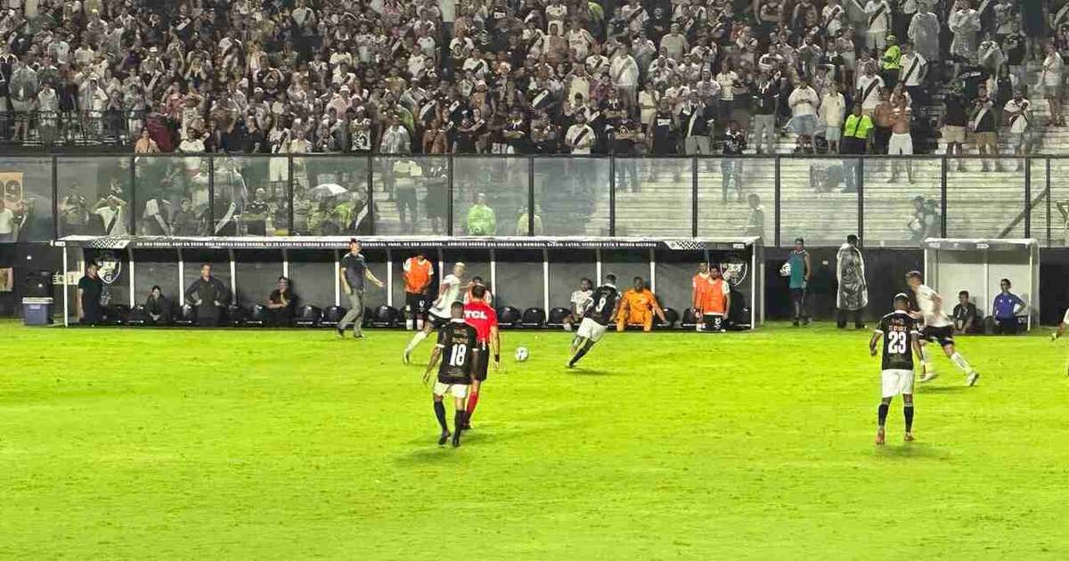 Confusão, protesto e arremesso de objetos marcam Vasco x Corinthians