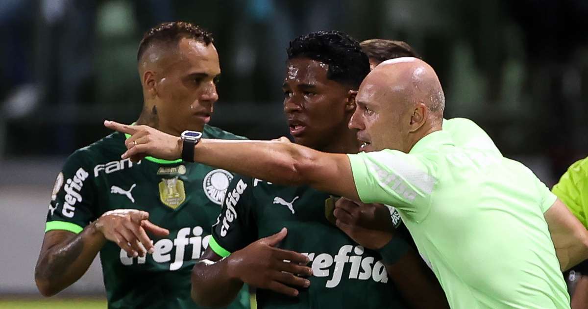 Vitor Castanheira comenta grande partida do Palmeiras e diz que não seca rivais: 