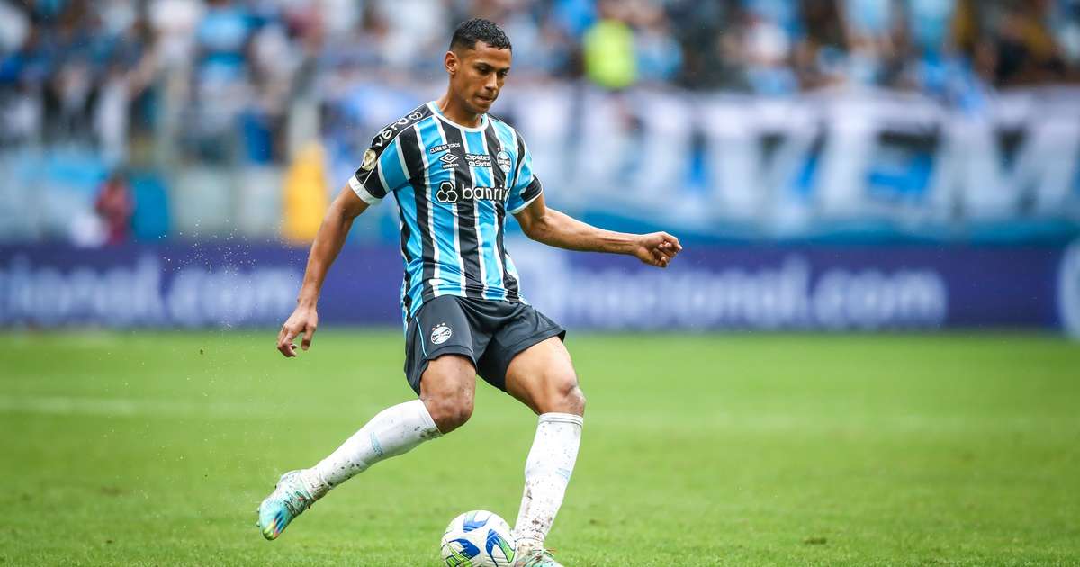 Bruno Alves, do Grêmio, celebra classificação para a Libertadores, mas sonha com vaga direta