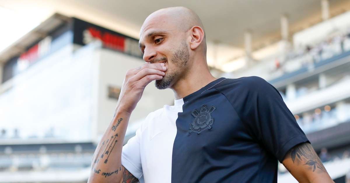 Em despedida de Fábio Santos Corinthians joga mal e perde para o Internacional