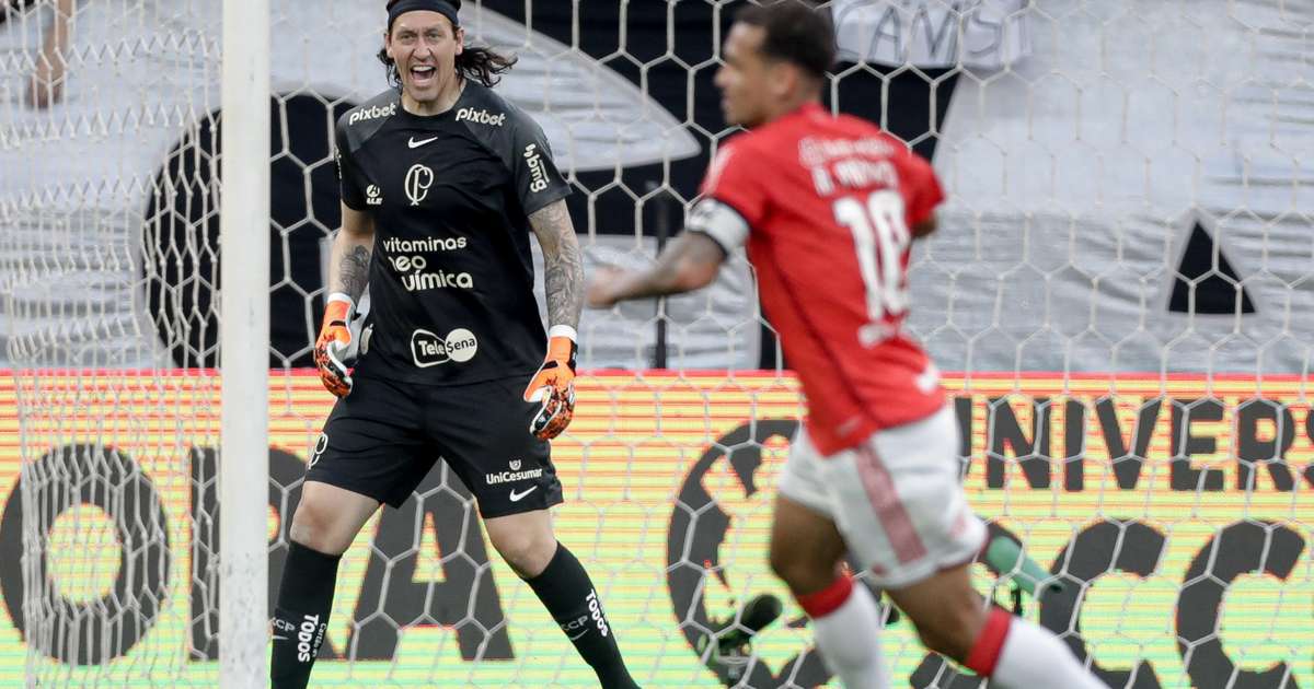 Após ano conturbado, Cássio evita falar sobre permanência no Corinthians