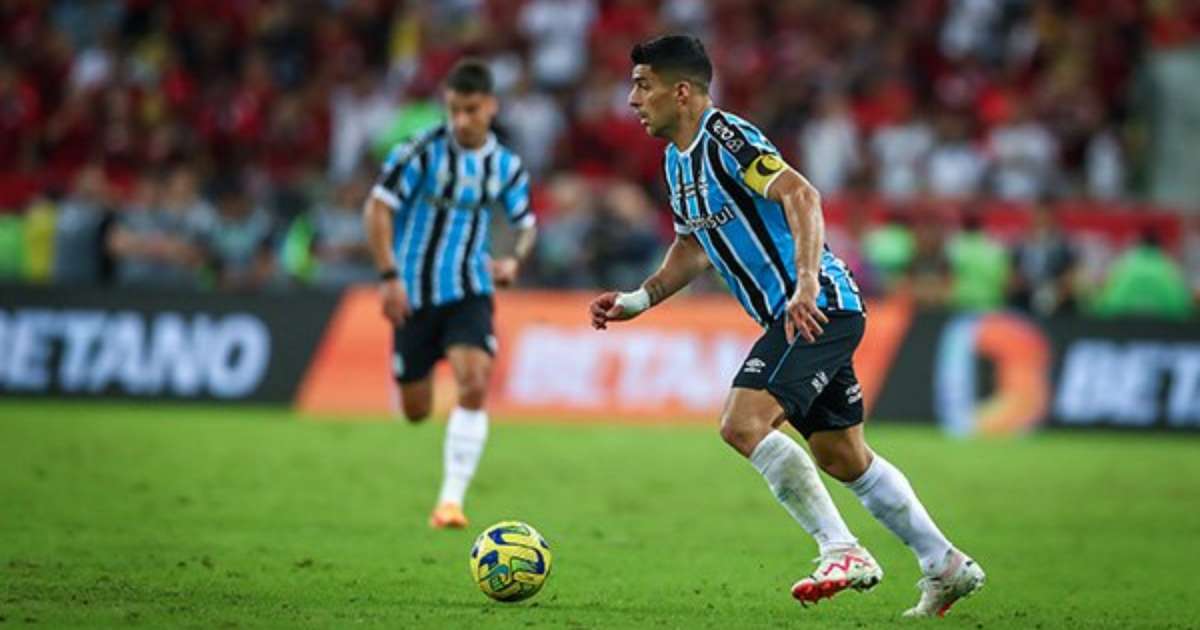 Grêmio vence o Vasco com gol de Suárez, entra no G4 e complica o rival