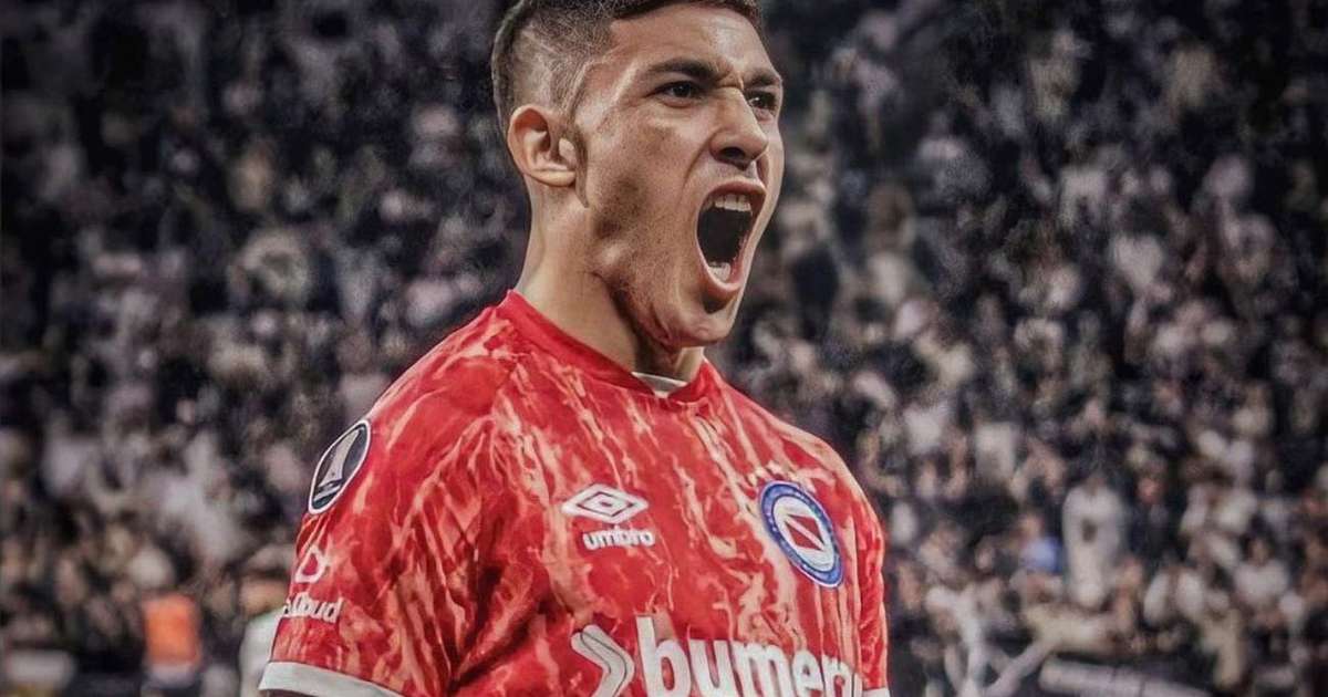 Corinthians quer lateral do Argentinos Juniors para lugar de Fábio Santos