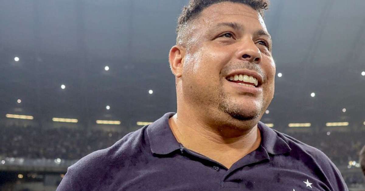 Ronaldo celebra permanência do Cruzeiro na série A