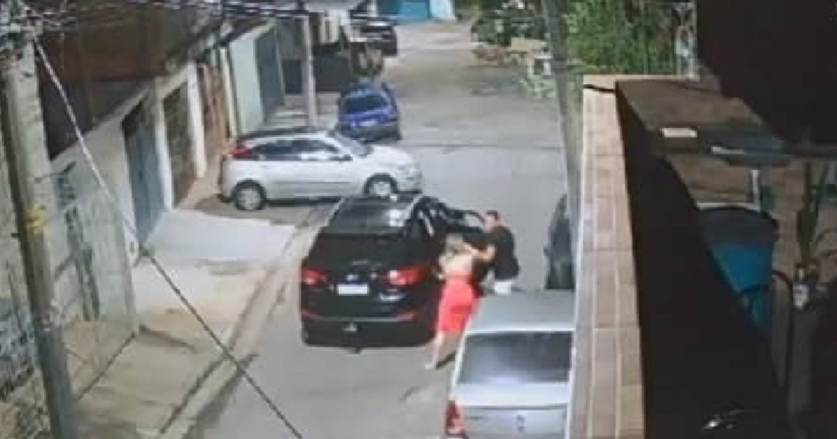 VÍDEO: motorista filma troca de tiros no Centro do Rio que