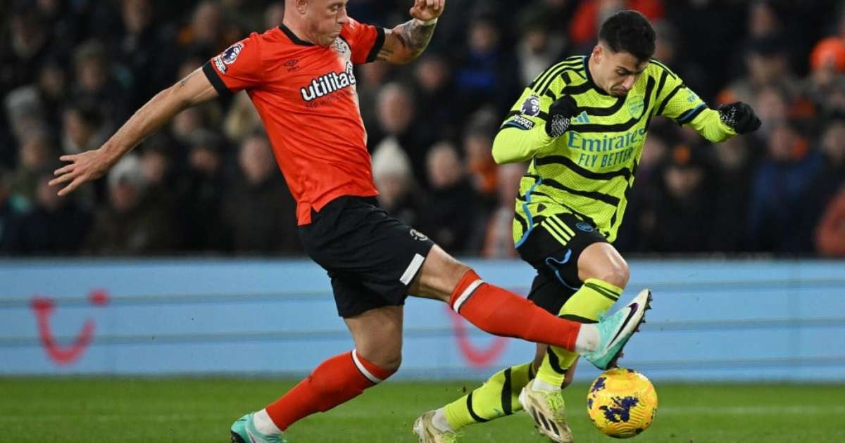 Arsenal vence Luton Town com gol no fim e segue líder isolado da Premier  LeagueJogada 10