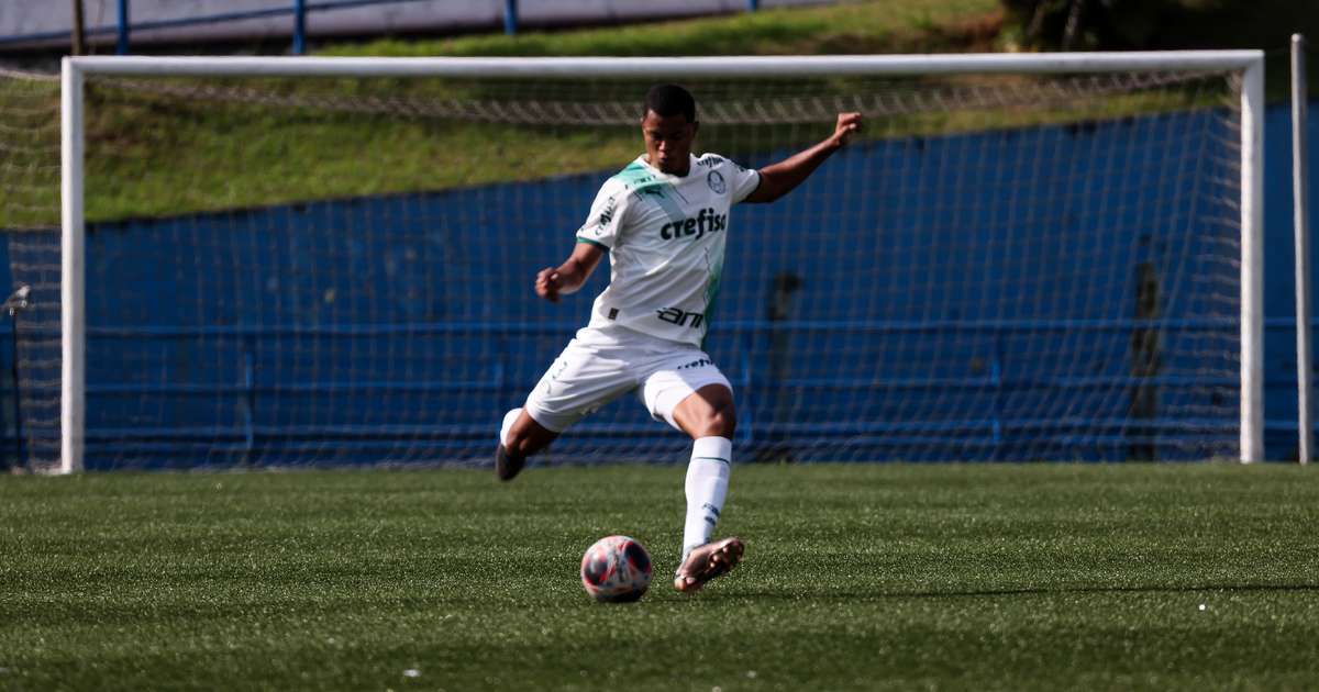 Nova joia? Pedro Felipe, zagueiro da base do Palmeiras, possui