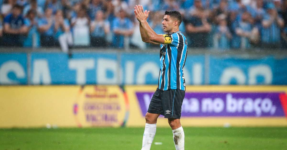 De saída do Grêmio, Suárez se aproxima de acerto com time de Messi, afirma jornal norte-americano