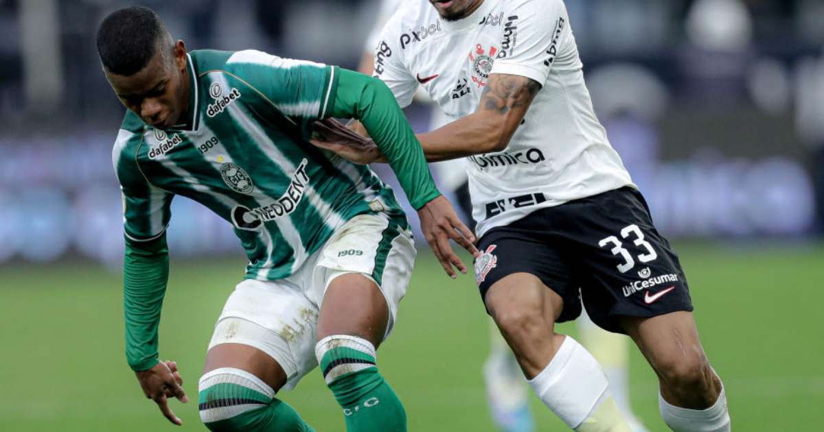 Matheus Araújo diz não pensar no profissional do Corinthians agora