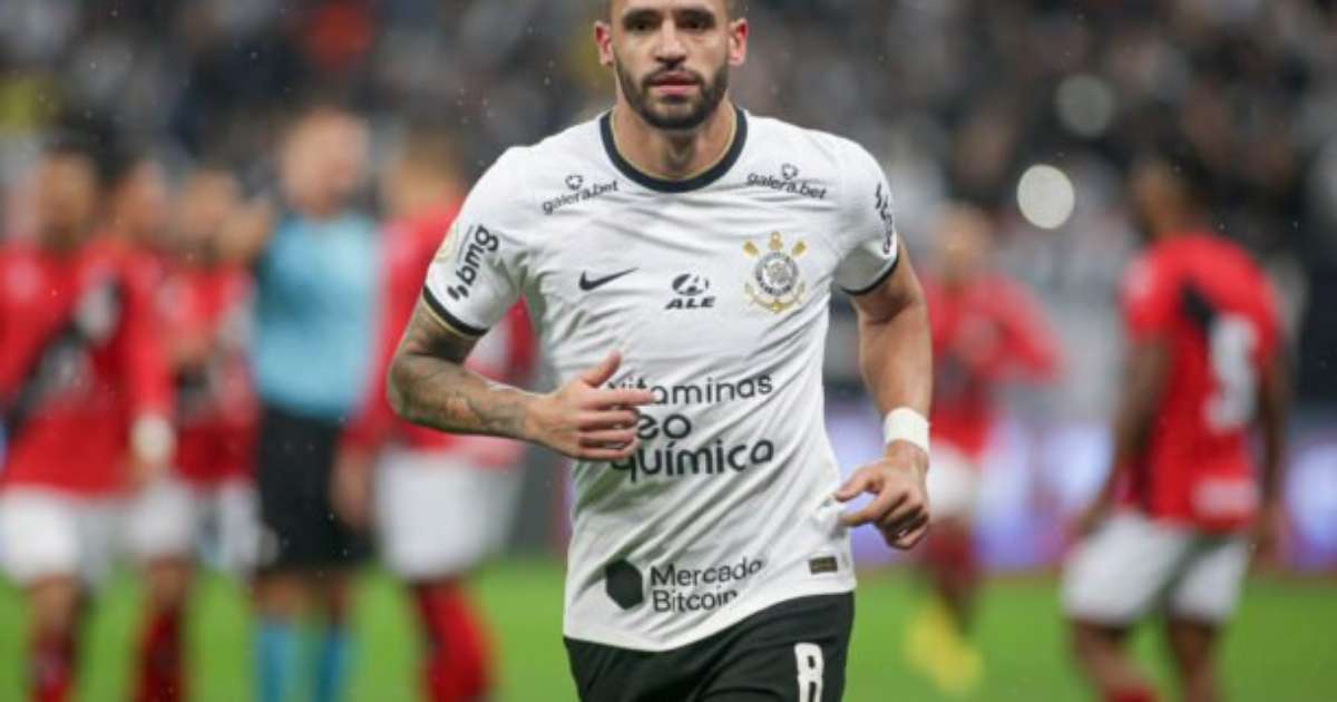 Corinthians se agita no mercado e vai em busca de ex-Flamengo