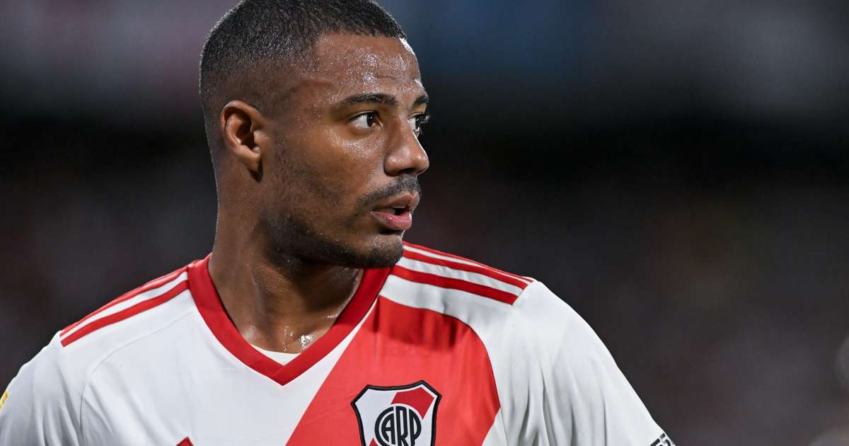 Técnico do River Plate indica saída de De La Cruz, alvo do Flamengo