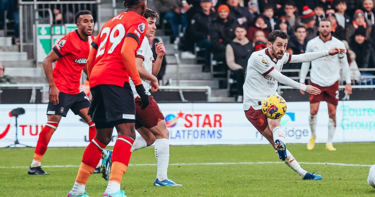 Haaland faz 13º gol em 20 jogos pelo City, que goleia e assume a liderança  da Premier League - Premier League - Br - Futboo.com