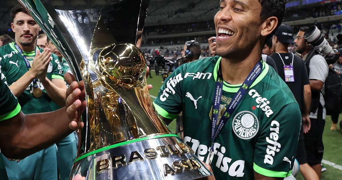 Palmeiras anuncia renovação de lateral Marcos Rocha