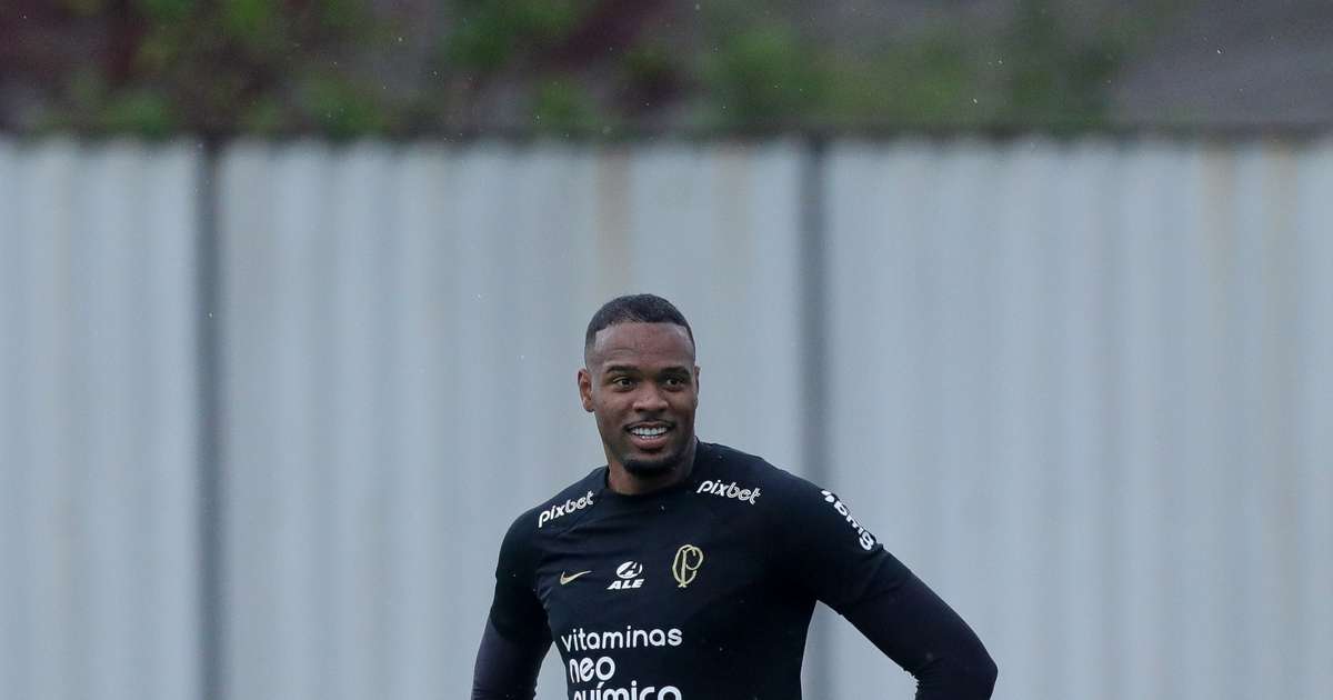 De férias, Carlos Miguel é visto provocando rival durante uma festa