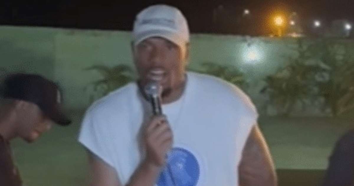 Goleiro do Corinthians canta música provocativa ao Palmeiras durante as férias; assista