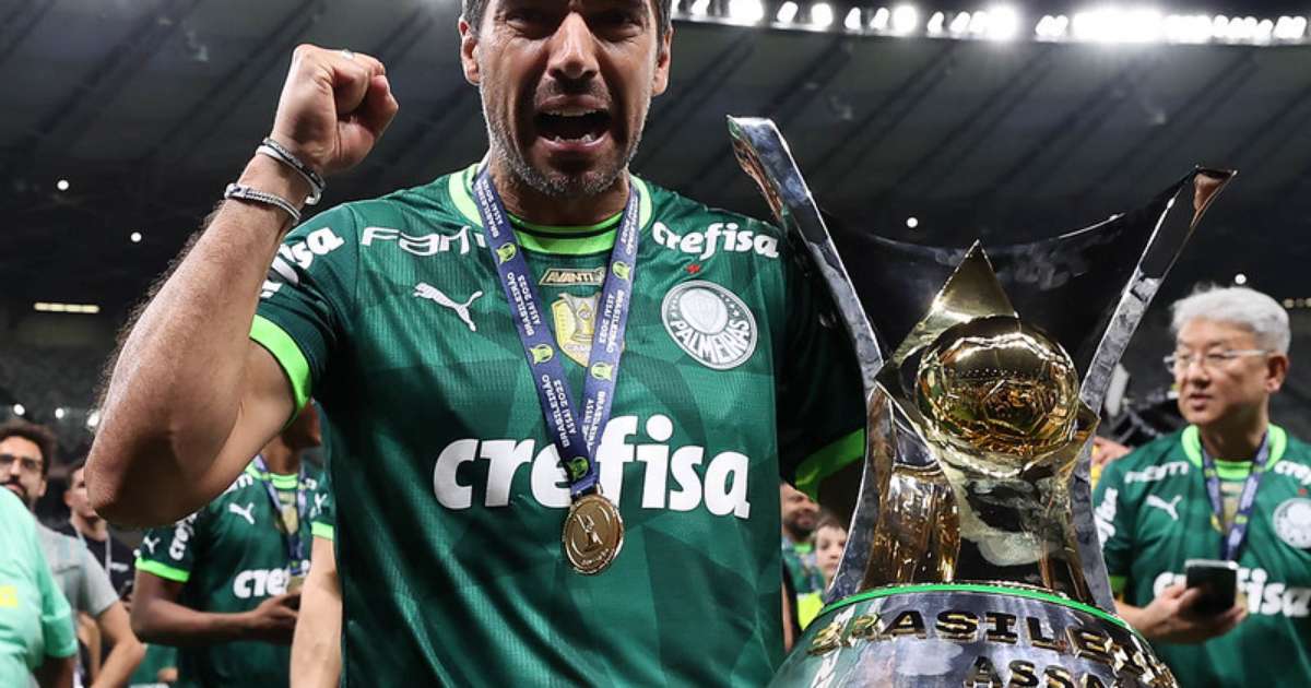 Em Portugal, Abel Ferreira reforça contrato vigente e declara: 