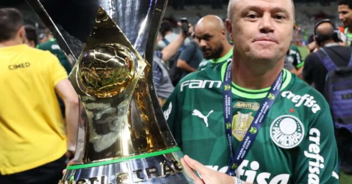 Auxiliar recusa América-MG e permanece no Palmeiras