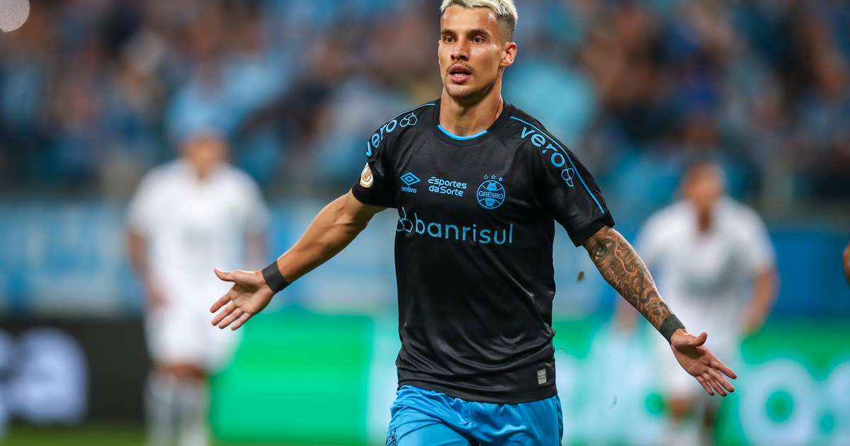 Ferreira no São Paulo? Atacante do Grêmio desperta interesse, mas só deve definir futuro após as férias
