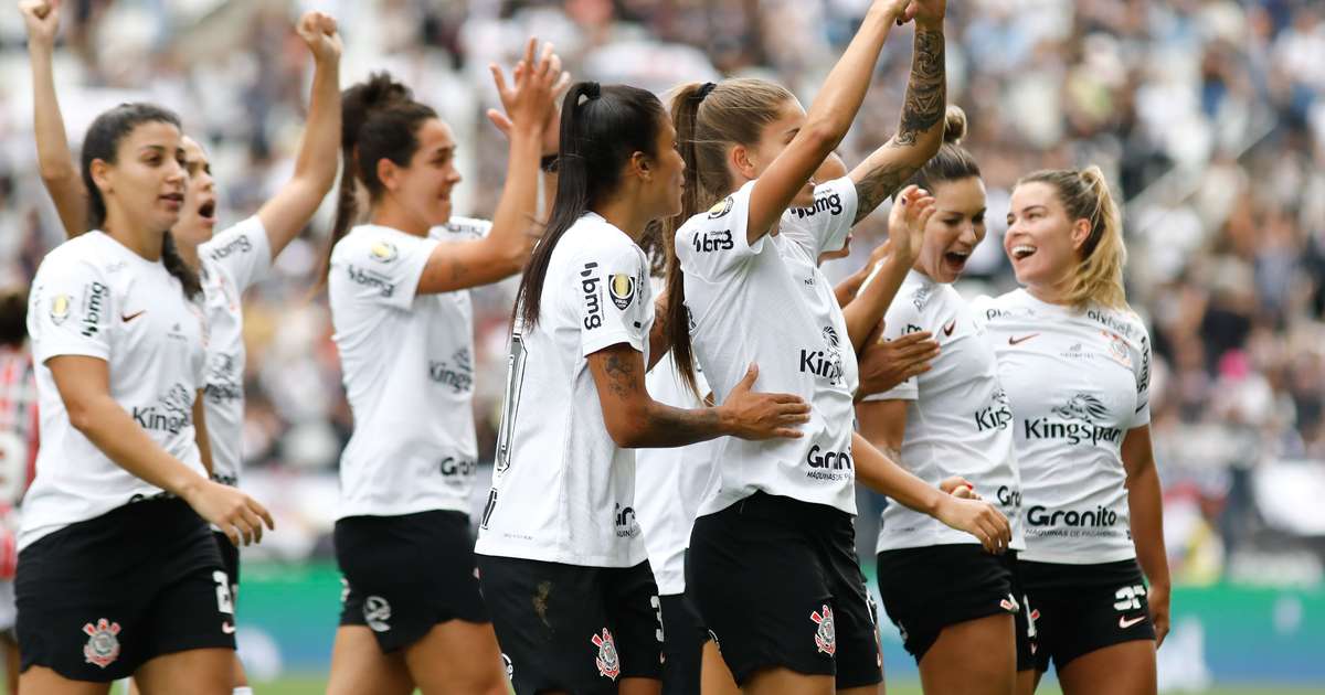 Com saídas e chegadas, Corinthians feminino começa a se movimentar no mercado da bola