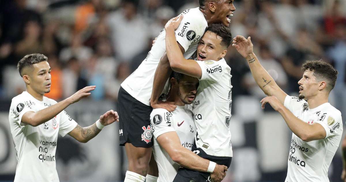 Corinthians pode lucrar duas vezes com Felipe Augusto; entenda
