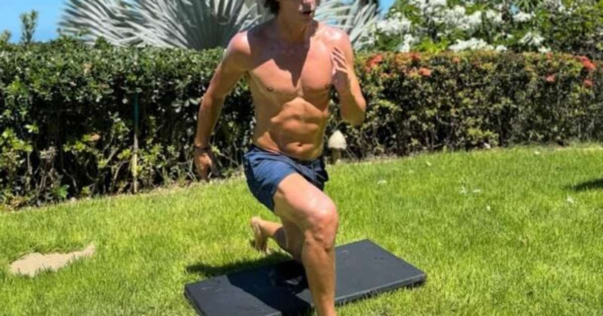David Luiz treina nas férias e vive esperança de dias melhores