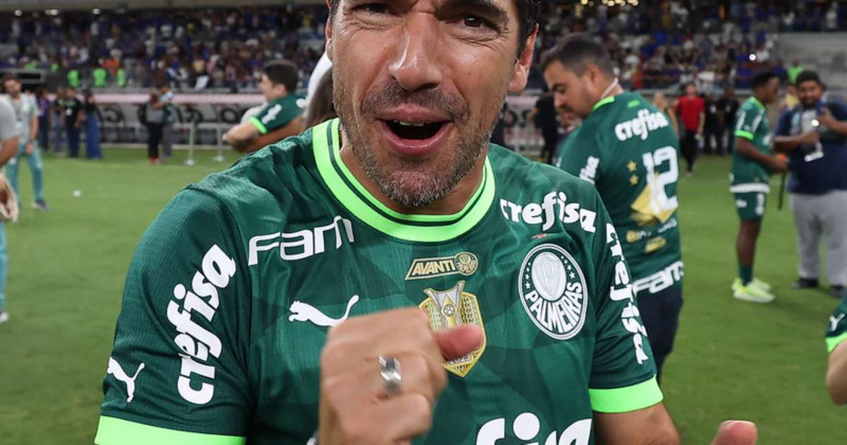 Sob comando de Abel, Palmeiras conquistou três títulos em uma mesma temporada nos últimos dois anos