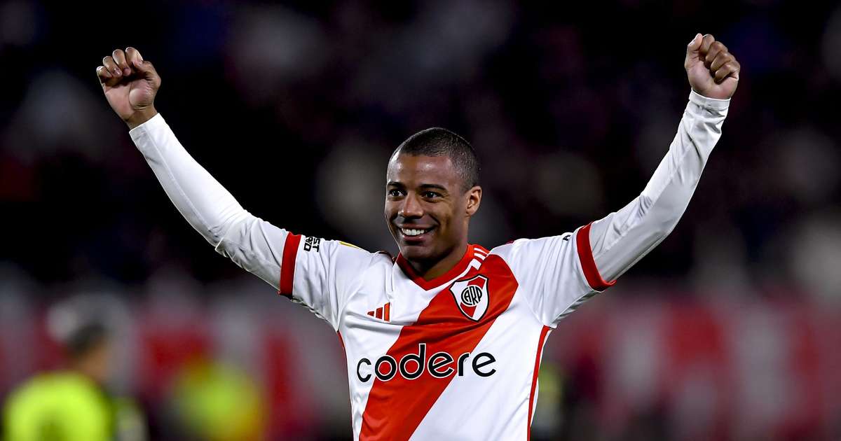 Flamengo anuncia a contratação do meia De la Cruz