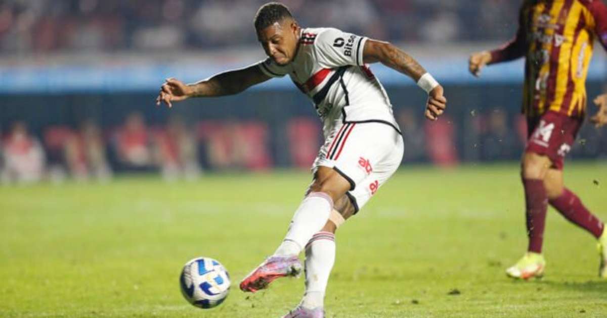 Caio Paulista tira identificação de 