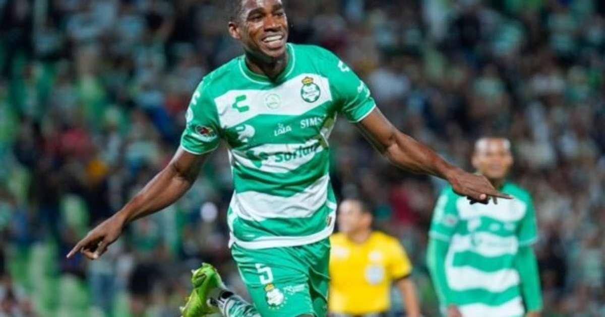 Corinthians encaminha contratação do zagueiro Félix Torres