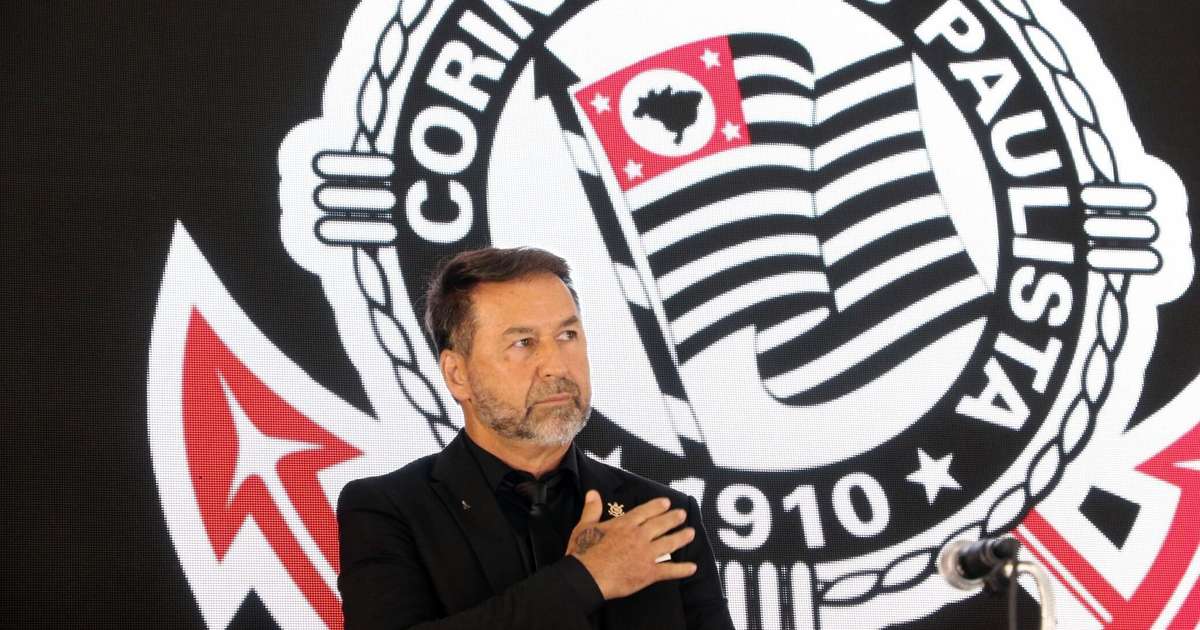 Mesmo cauteloso, Corinthians acena interesse por 