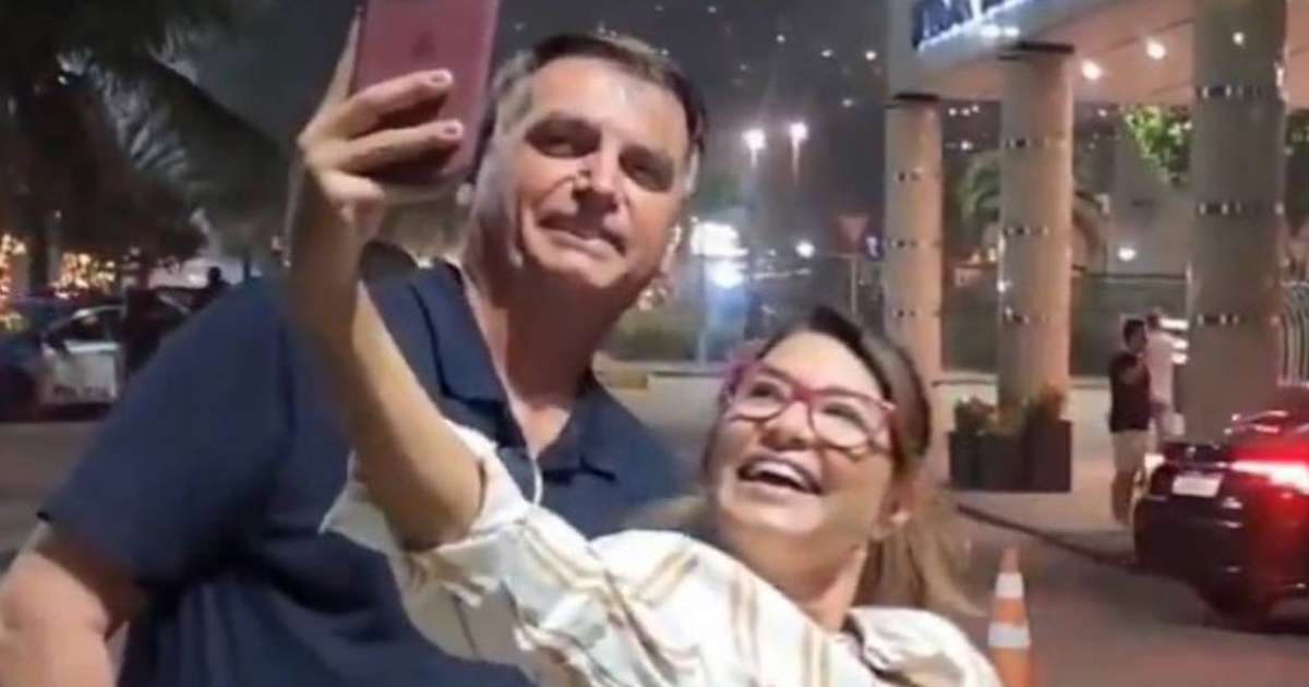 Bolsonaro Tira Foto No Rio Com Apoiadora Parecida Com Janja E ...