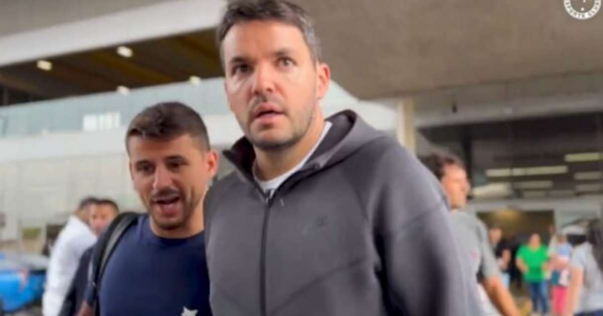 Larcamón conhece a Toca, recebe camisa do clube e garante Cruzeiro ofensivo