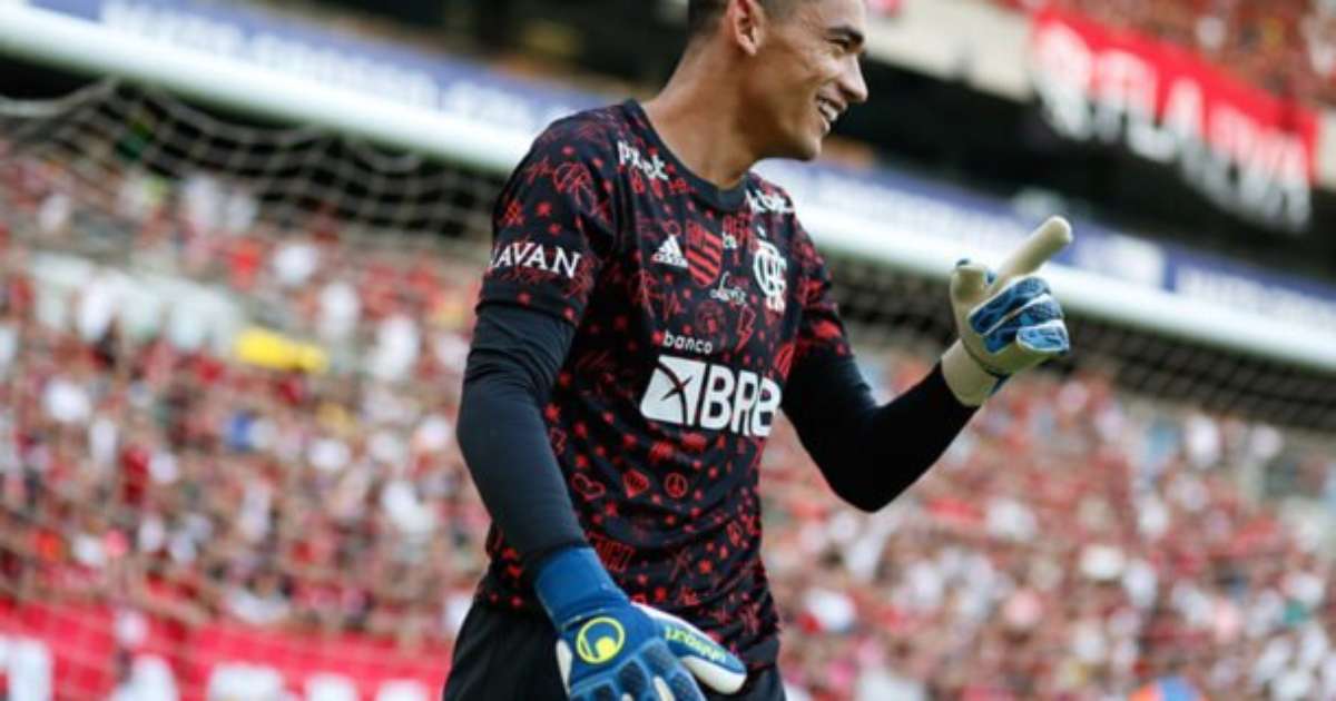 Flamengo se aproxima da venda do goleiro Santos para o Fortaleza