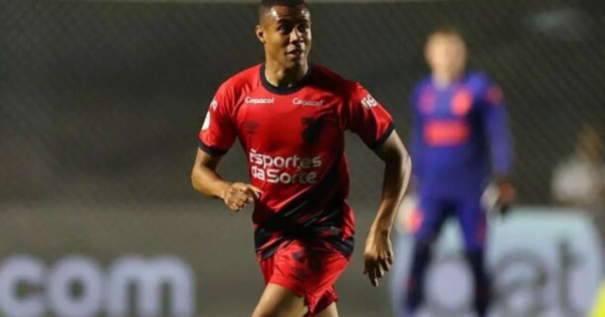 Corinthians retoma conversas pelo volante Erick, do Athletico-PR