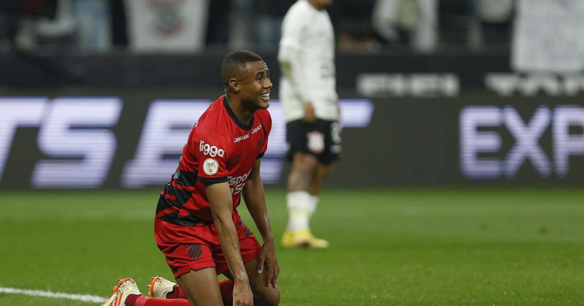 Corinthians insiste na contratação de Erick, mas Athletico mantém posição