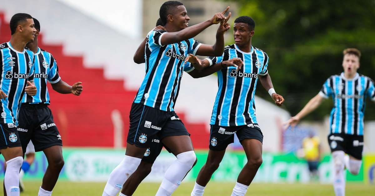 Grêmio marca três gols em cinco minutos e goleia o Inter de Bebedouro na Copinha