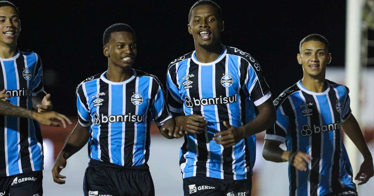Grêmio goleia o Mirassol com show de artilheiro da Copinha e avança para a 3ª fase