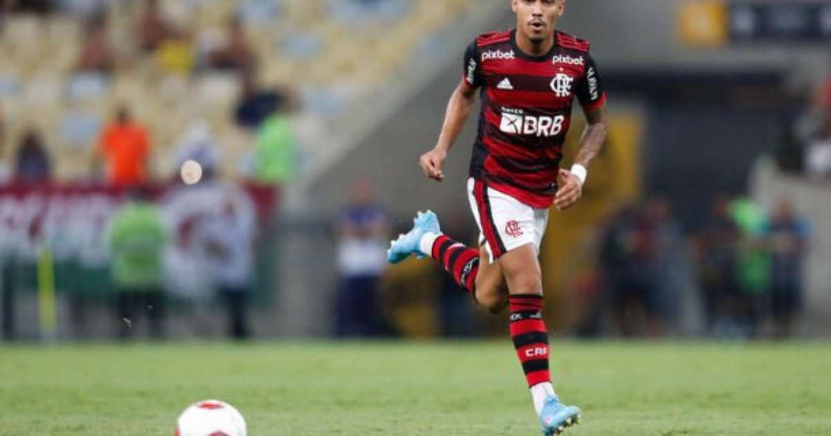 Matheuzinho chega em São Paulo para exames e assinar com o Corinthians