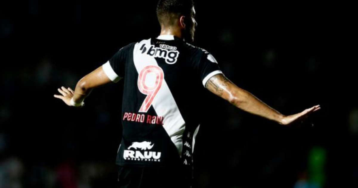 Corinthians monitora a situação de Pedro Raul, ex-Vasco