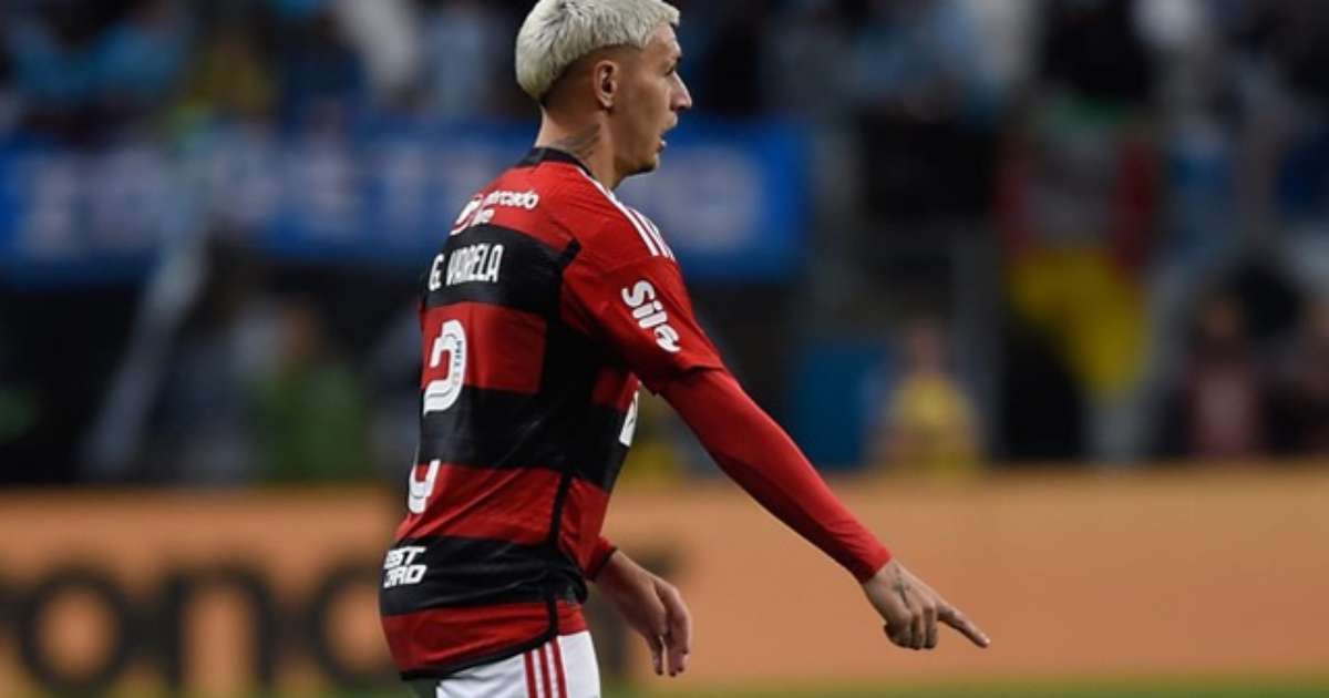 Marcando pela primeira vez com a camisa do Flamengo, Varela se diz contente e revela: Fizemos uma boa pré-temporada