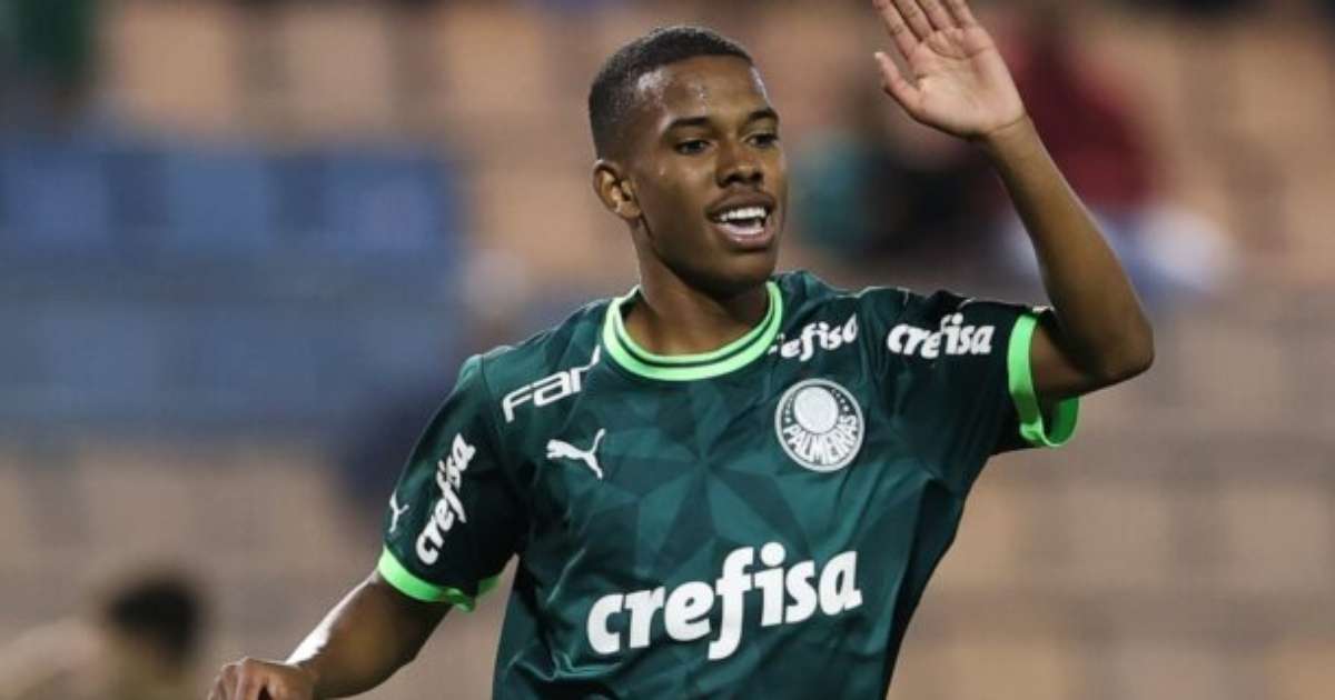 Estevão é integrado ao elenco profissional do Palmeiras