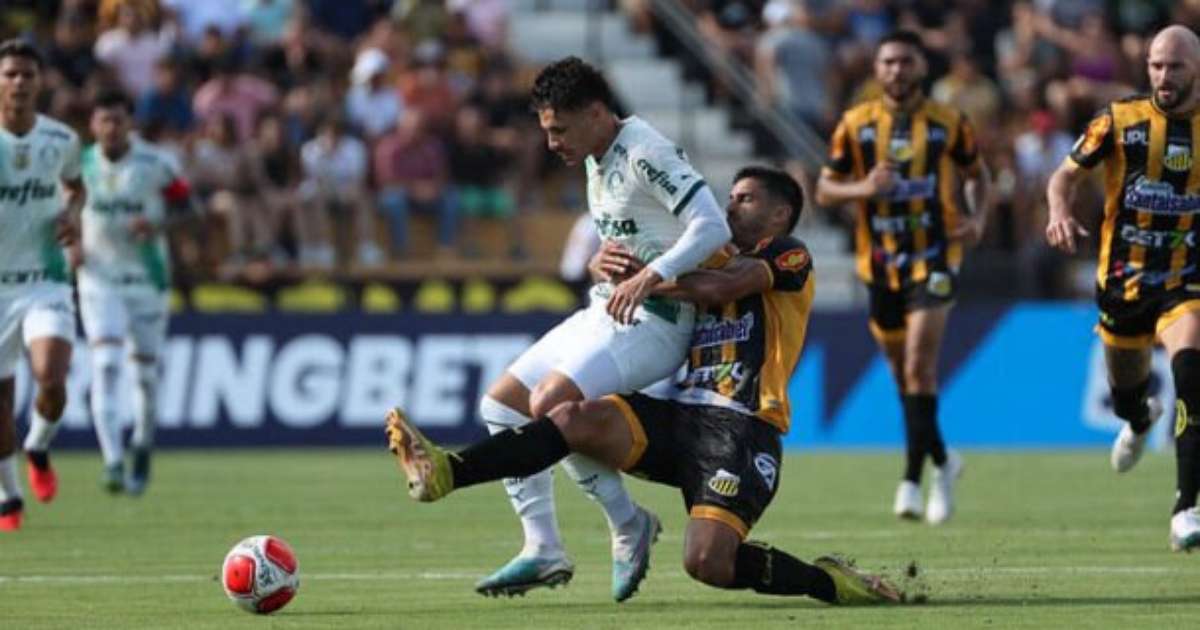 Raphael Veiga lamenta empate do Palmeiras no último minuto