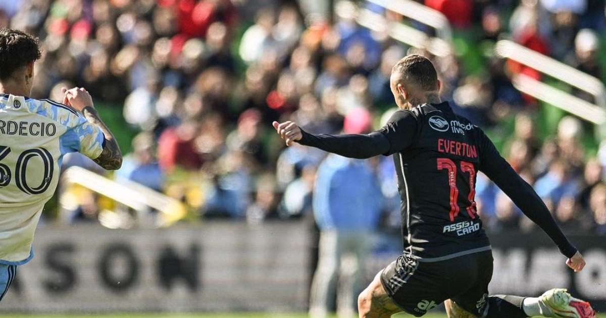 Cebolinha exalta comissão técnica após outra grande atuação pelo Flamengo: Confiança é a palavra